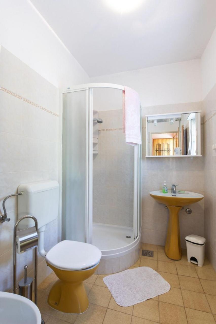 Apartments Kate - 100 M From Beach Малинска Екстериор снимка