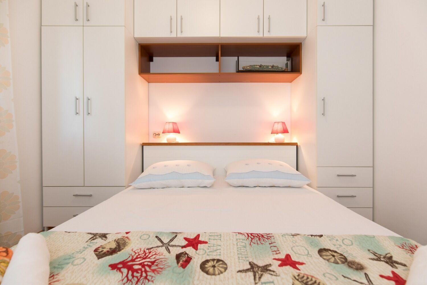 Apartments Kate - 100 M From Beach Малинска Екстериор снимка