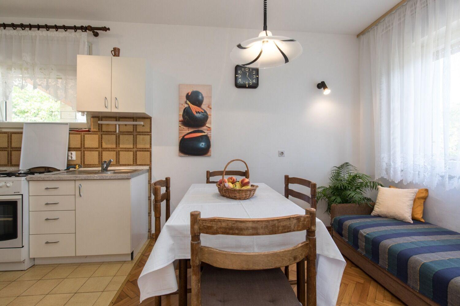 Apartments Kate - 100 M From Beach Малинска Екстериор снимка
