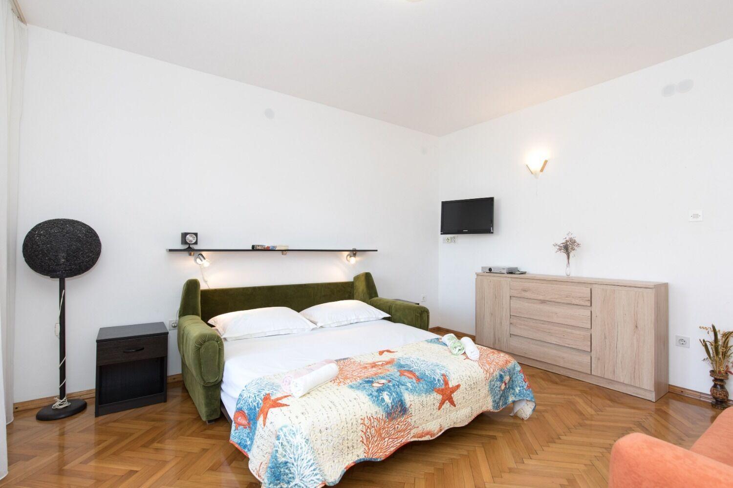 Apartments Kate - 100 M From Beach Малинска Екстериор снимка