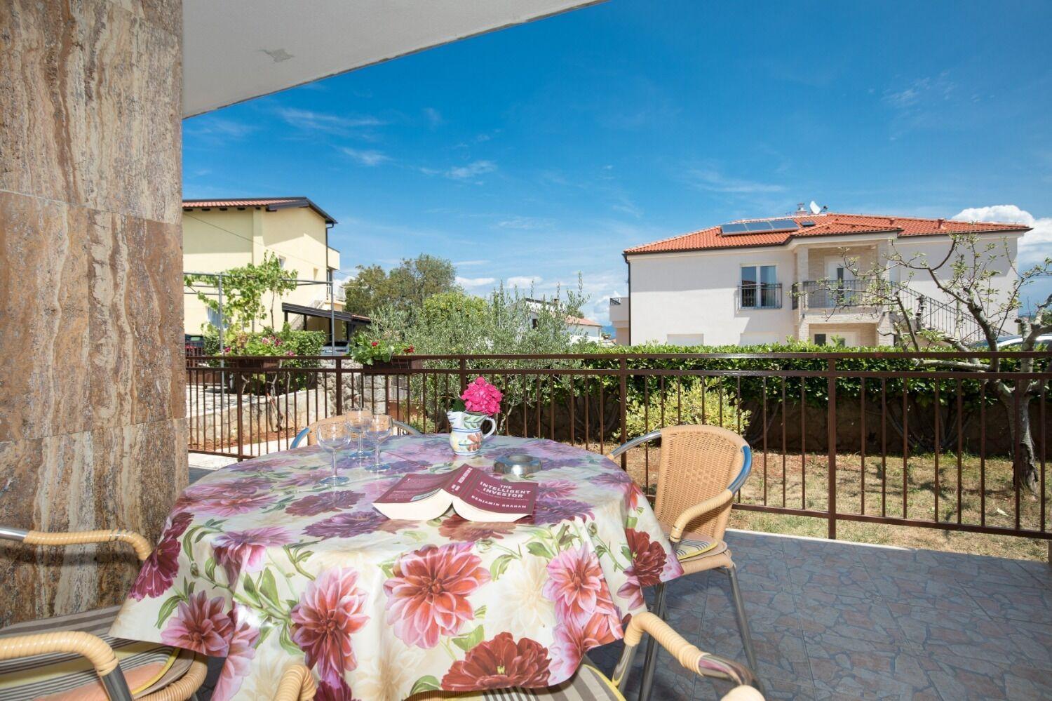 Apartments Kate - 100 M From Beach Малинска Екстериор снимка