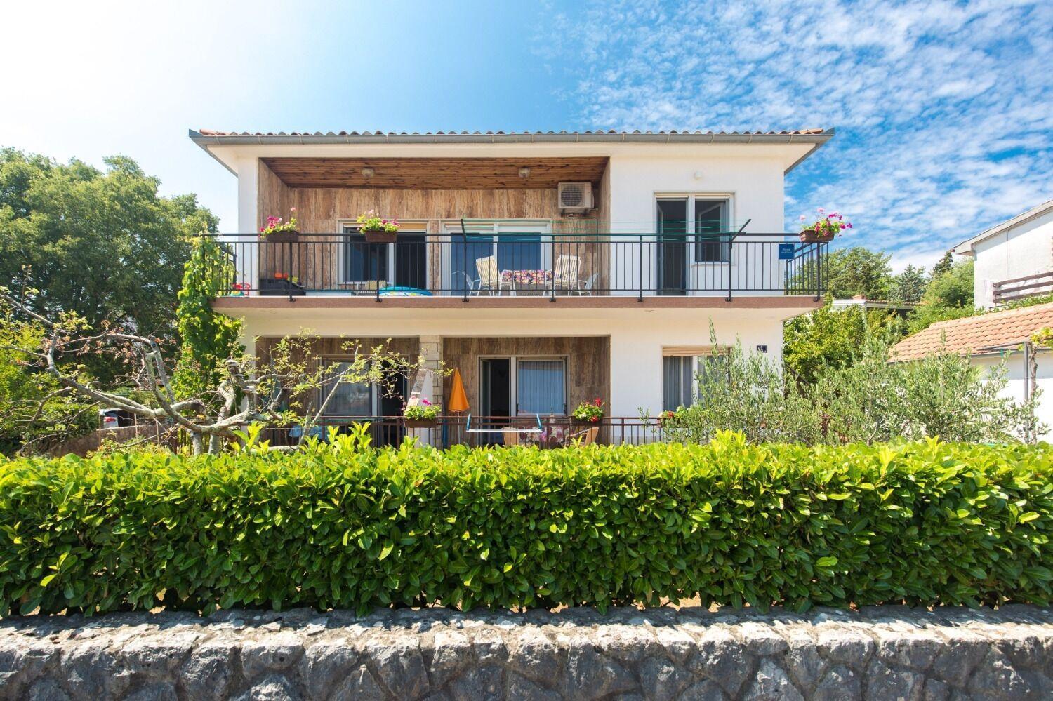 Apartments Kate - 100 M From Beach Малинска Екстериор снимка